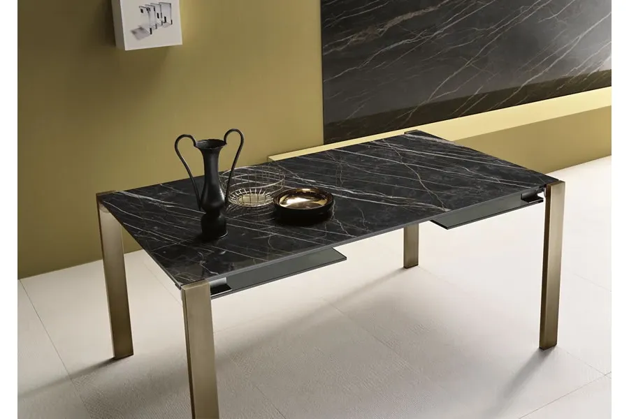obrazek 1 Ekskluzywny stół z ceramicznym blatem oraz wysuwanymi szklanymi elementami - Tonelli Design
