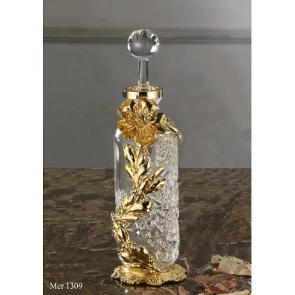 Zdjęcie Luksusowa butelka na perfumy z grawerowanego kryształu i złoconego brązu