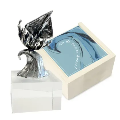 Zdjęcie Stylowa posrebrzana statuetka