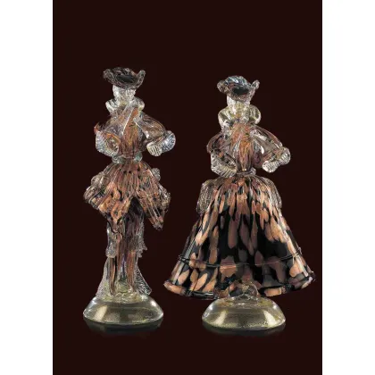 Zdjęcie Weneckie rzeźby z kolekcji Goldoniego przedstawiające mężczyznę i kobietę ze szkła Murano