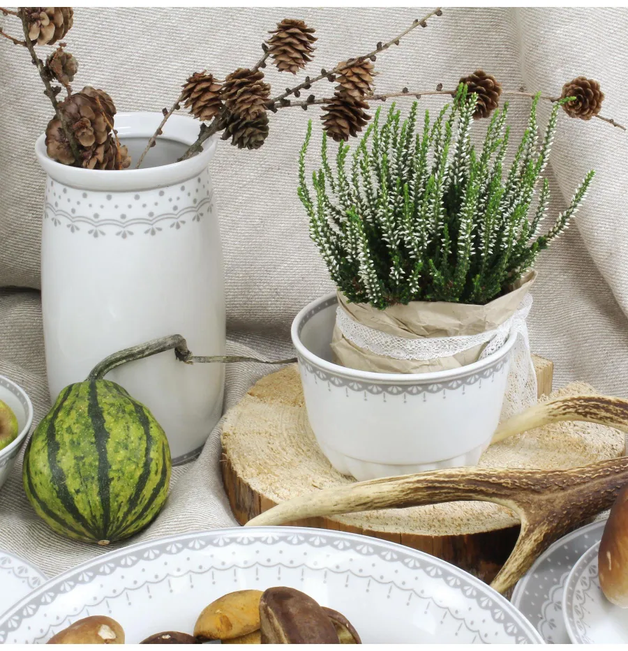 obrazek 2 Porcelanowy wazon zdobiony szarym delikatnym ornamentem - Leander