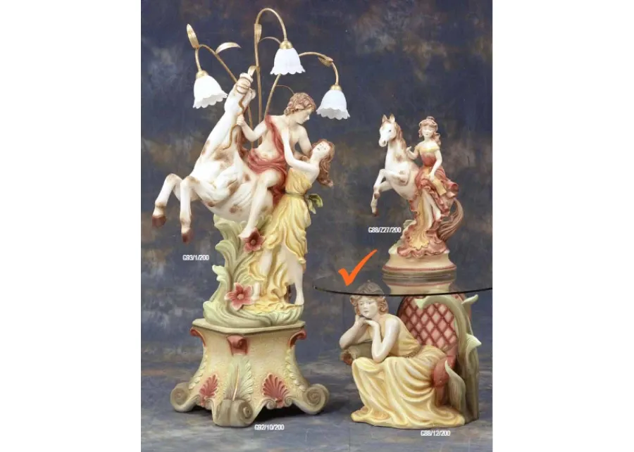 obrazek 1 Dekoracyjny ceramiczny stolik z epoki Belle