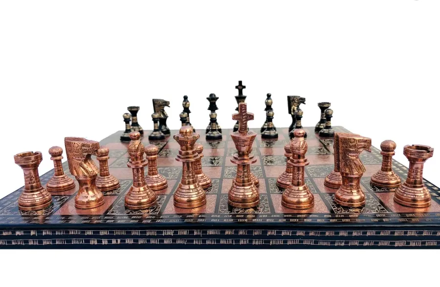 obrazek 2 Piękny komplet Ancient Art wykonany z litego mosiądzu dla miłośników szachów - The Chess Empire