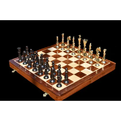 Zdjęcie Oryginalny komplet szachowy z naturalnego i postarzanego mosiądzu - The Chess Empire