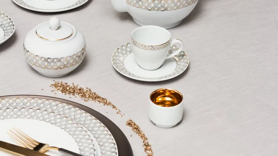 obrazek 1 Cudowna zastawa stołowa z portugalskiej porcelany dla 12 osobowej rodziny - Porcel