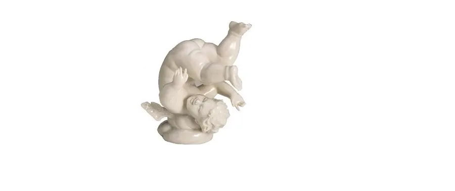 obrazek 1 Śliczny cherubinek z porcelany - ozdoba do salonu