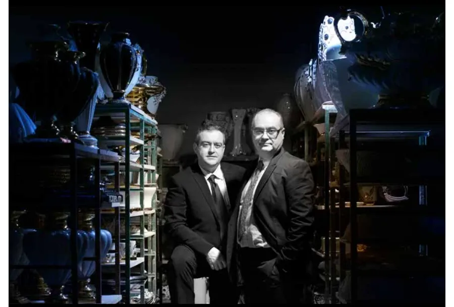obrazek 3 Kremowo-złota lampa ceramiczna z Włoch z kwiatami