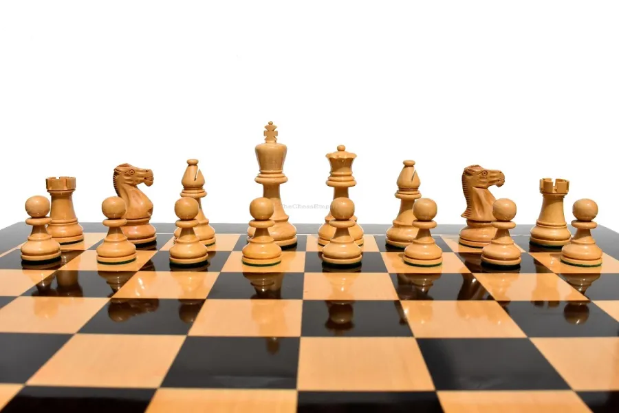 obrazek 6 Niecodzienny lakierowany zestaw szachowy - The Chess Empire