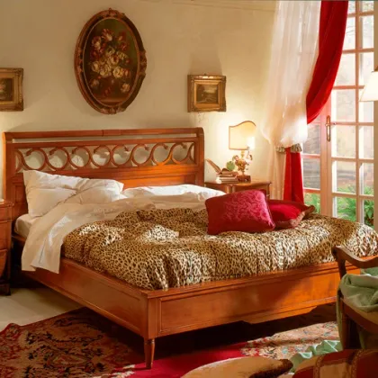 Zdjęcie Włoskie dwuosobowe łóżko z drewna litego