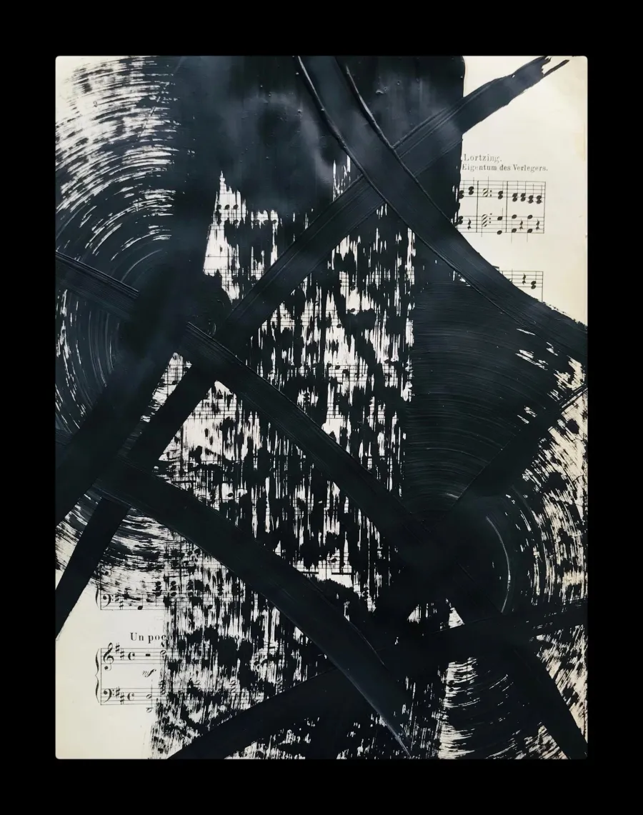 obrazek 1 Black no 24. Akryl na starych, archiwalnych nutach, 34 x 27 cm