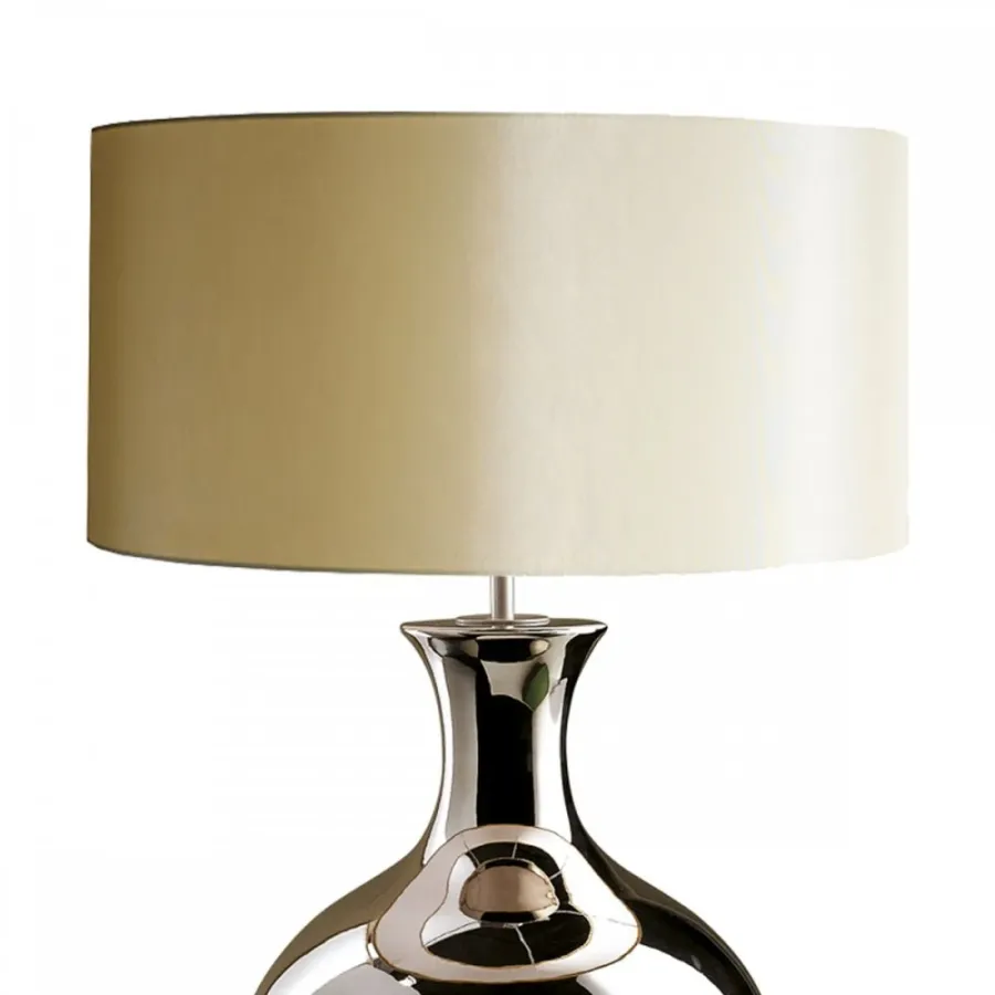obrazek 3 Lampa stołowa z owalnymi metalowymi elementami H.57xL.30xP.30 cm