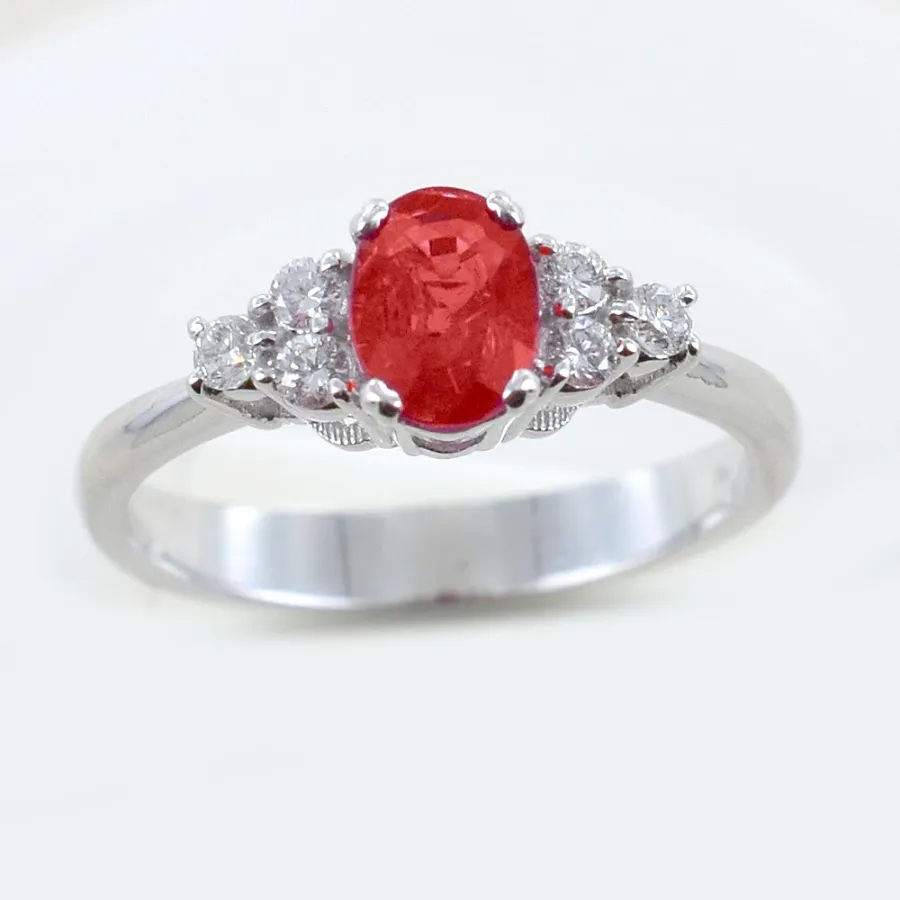 obrazek 3 Stylowy włoski pierścionek z rubinem i brylantami o masie 0,80 ct na trzpieniu