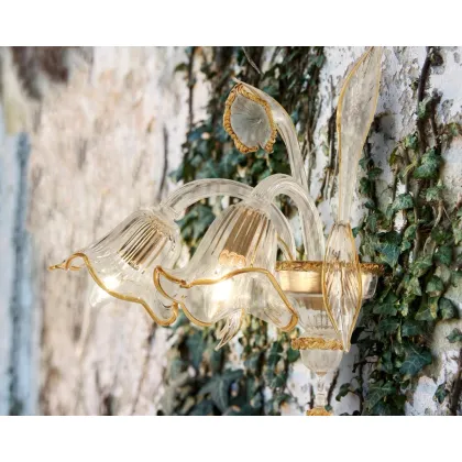 Zdjęcie Piękna włoska lampa ścienna wykonana ręcznie ze szkła murano
