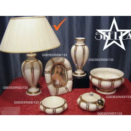 Picture Attractive white and gold ceramic table lamp