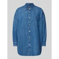 Zdjęcie Bluzka jeansowa o kroju regular fit z kieszenią na piersi