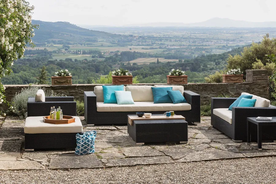 obrazek 2 Piękna stylowa sofa Maui z czarnego rattanu do ogrodu i na taras