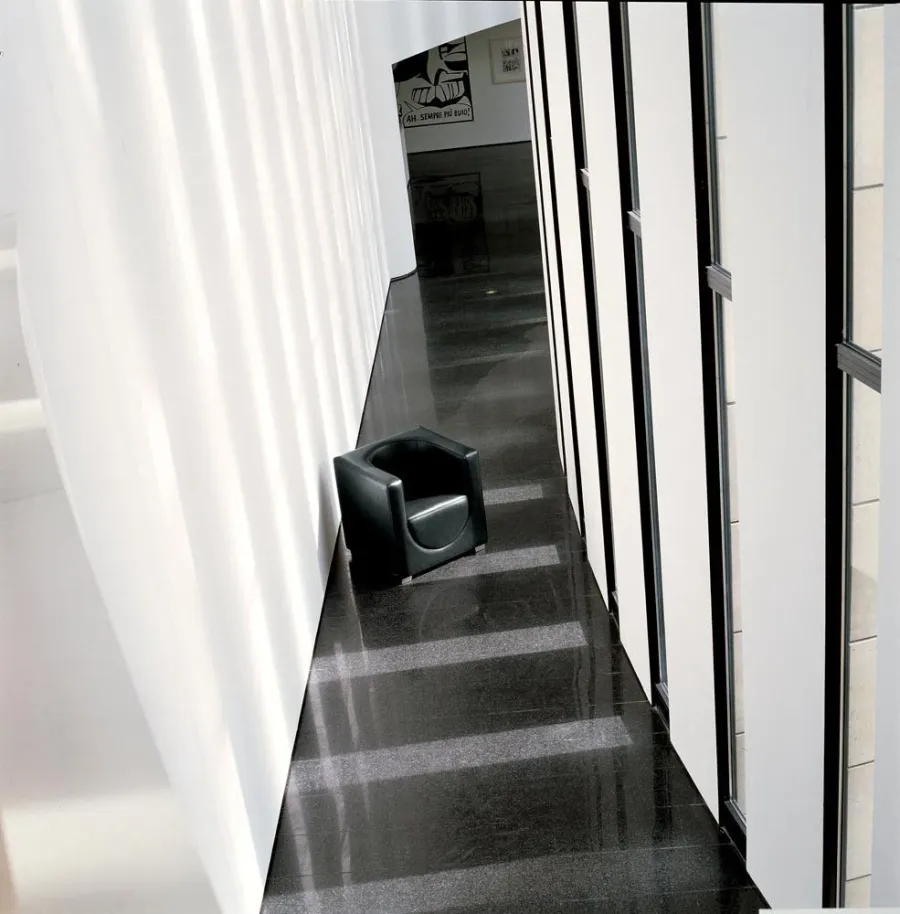 obrazek 2 Skórzany fotel ze współczesnej kolekcji sof i foteli – Mascheroni