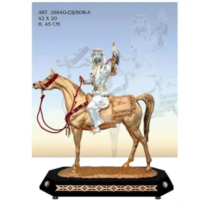 Zdjęcie Piękna figura jeźdzca na koniu z posrebrzanymi elementami