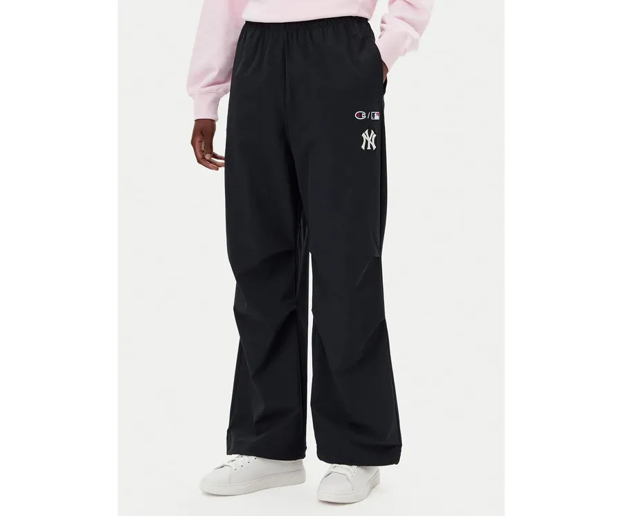 obrazek 1 Champion Spodnie dresowe 117977 Czarny Loose Fit