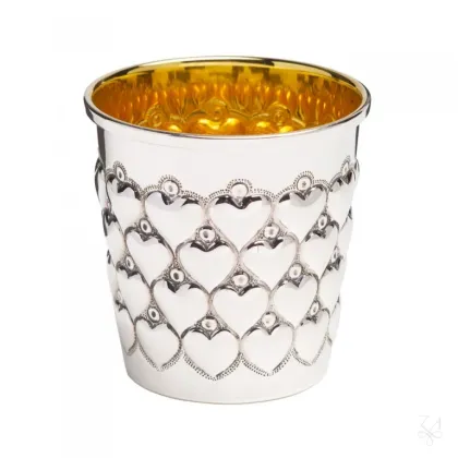 Zdjęcie Kubek ze zdobieniem w kształcie serc dla dziecka – Zaramella Argenti