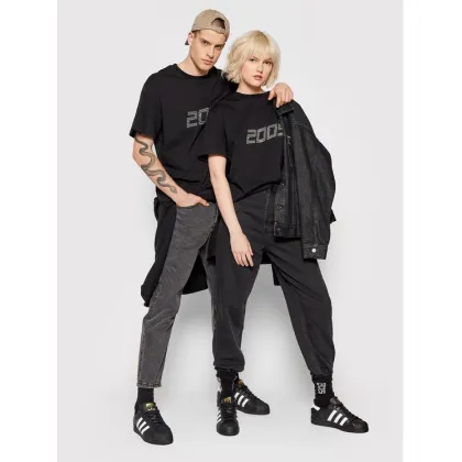 Zdjęcie 2005 T-Shirt Unisex Signature Tee Czarny Relaxed Fit