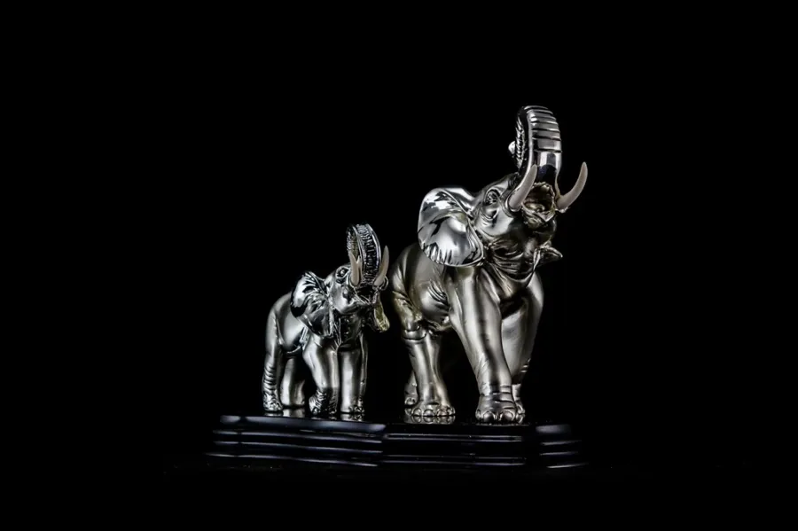 obrazek 1 Atrakcyjna para słoni wykonana z żywicy