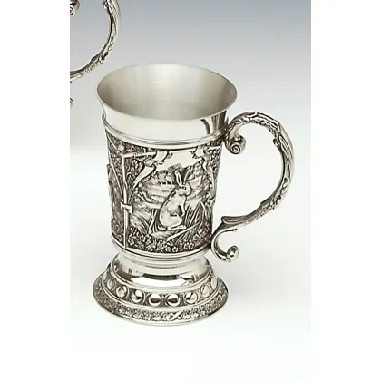 Zdjęcie Cynowy kufel z przedstawieniem irlandzkiej fauny - zająca