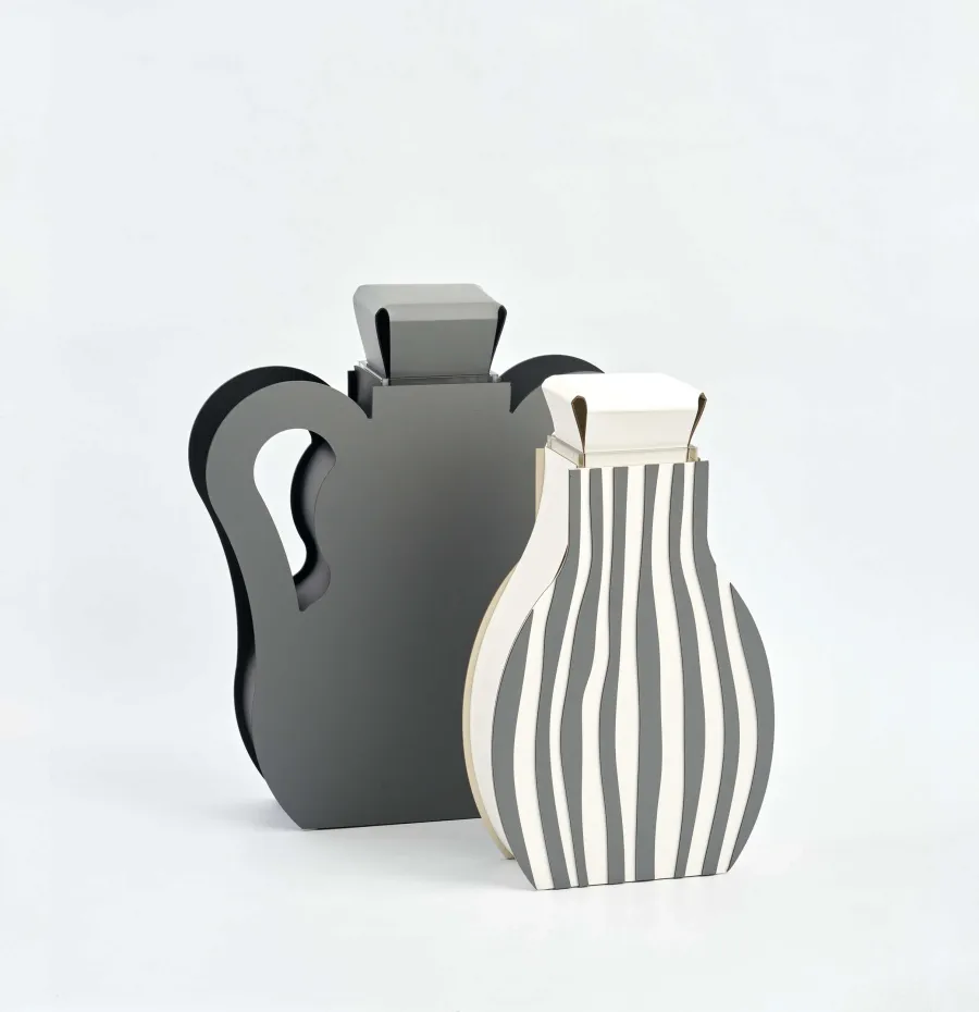 obrazek 4 Designerski wazon Otto 9x24xH44 cm ze skóry w kolorze białym i szarym w pionowe pasy