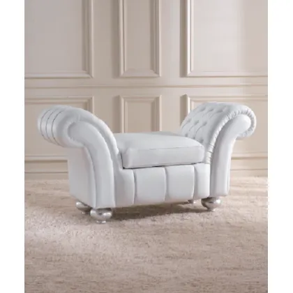 Zdjęcie Skórzana ławka w stylu chesterfield