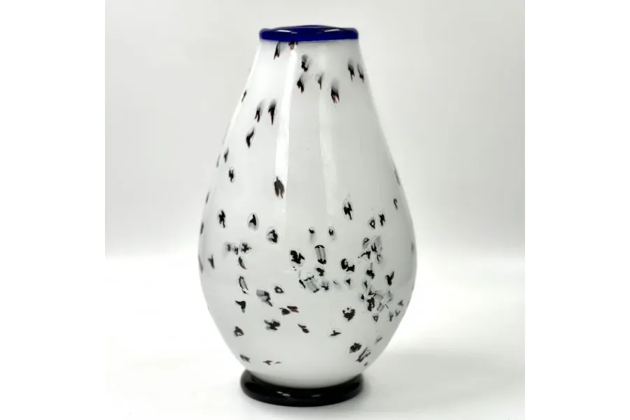 obrazek 2 Gustowny biało-niebieski wazon - idealny na prezent dla kogoś wyjątkowego