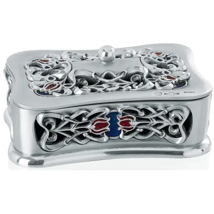 Zdjęcie Kobieca i oryginalna szkatułka na biżuterię