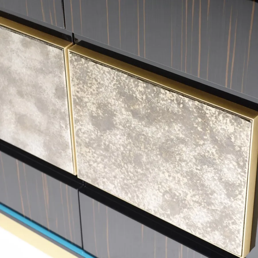 obrazek 5 Czterodrzwiowa komoda z fornirowanego drewna H.80xL.220xP.50 cm