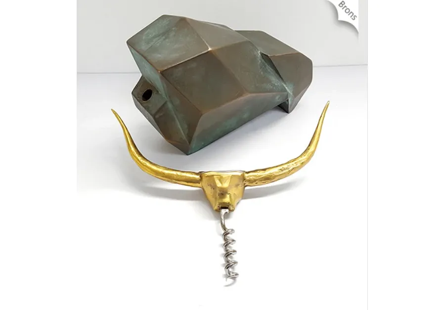 obrazek 4 Ekskluzywny korkociąg z brązu w kształcie głowy byka - idealny na prezent