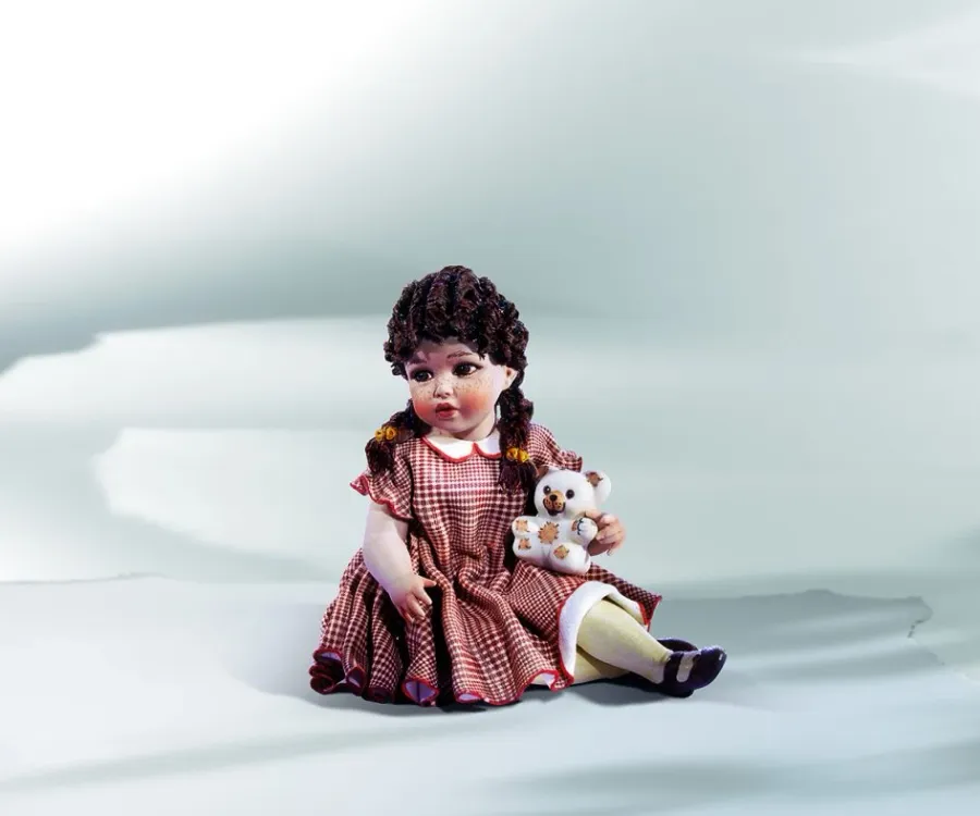 obrazek 1 Dziewczynka w sukience w kratkę z porcelany - Sibania