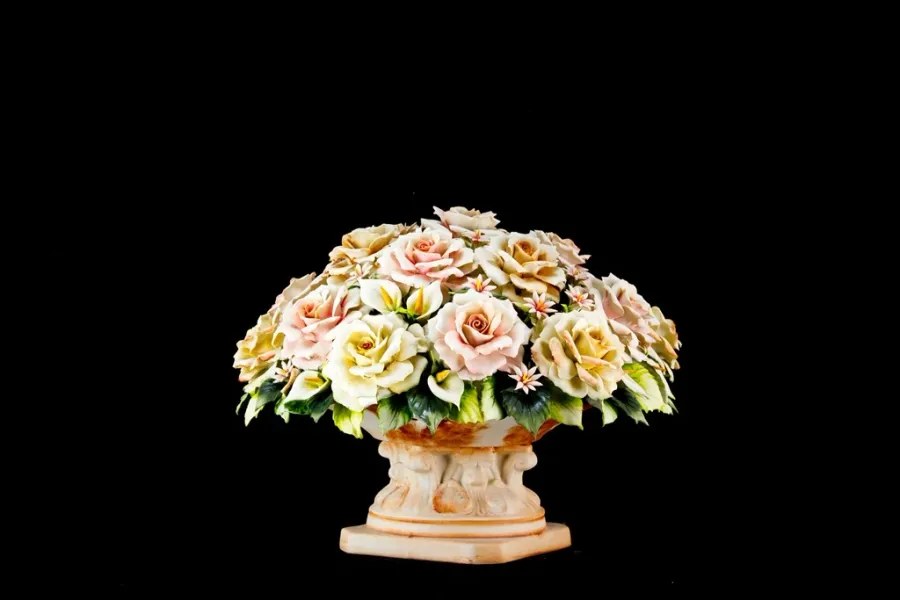 obrazek 1 Atrakcyjna porcelanowa ozdoba z kwiatami