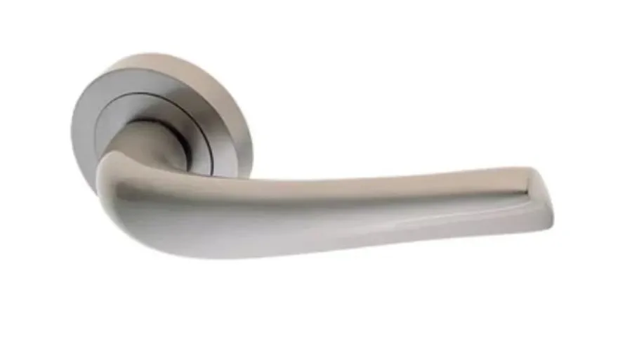obrazek 6 Chromowana klamka drzwiowa Surf