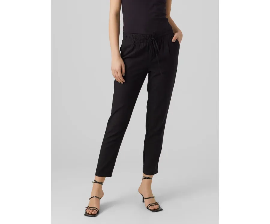 obrazek 1 Vero Moda Spodnie materiałowe Jesmilo 10279691 Czarny Regular Fit