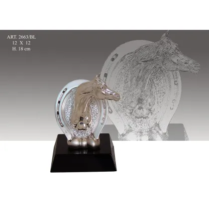 Zdjęcie Cudowna figura konia w podkowie