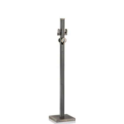 Zdjęcie Elegancki wieszak na płaszcze z dodatkiem oryginalnych materiałów – Arcahorn