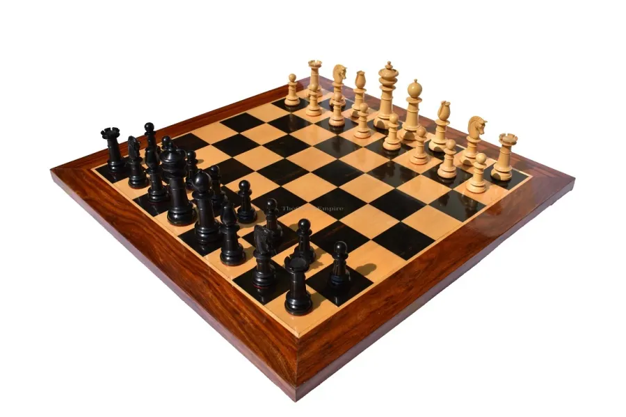 obrazek 2 Charakterystyczne figury szachowe The Northern Upright z planszą do królewskiej gry - The Chess Empire