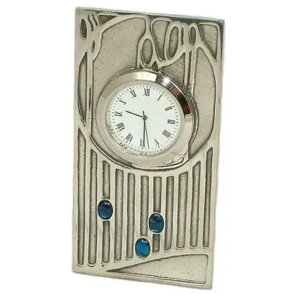 Zdjęcie Zegar zaprojektowany przez Charlesa Rennie Mackintosha z pewteru – stylowy prezent