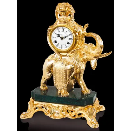 Picture A prestigious desk clock