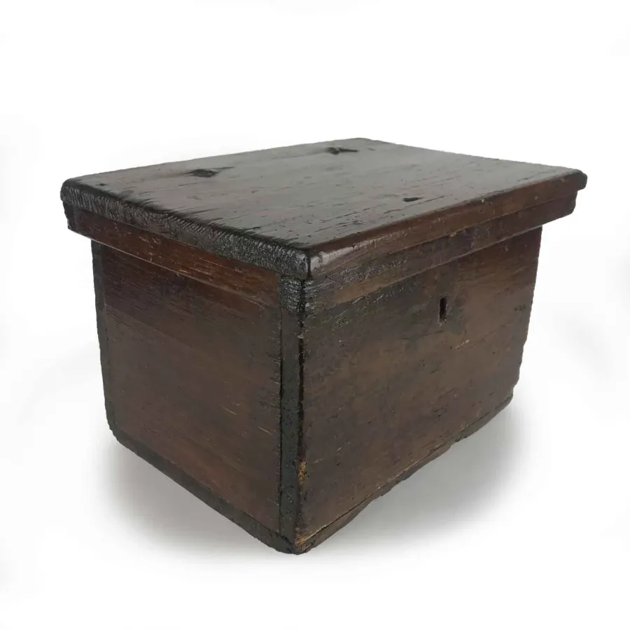 obrazek 3 Pudełko jodłowe z wieczkiem bez ramek z zabytkowym zamkiem