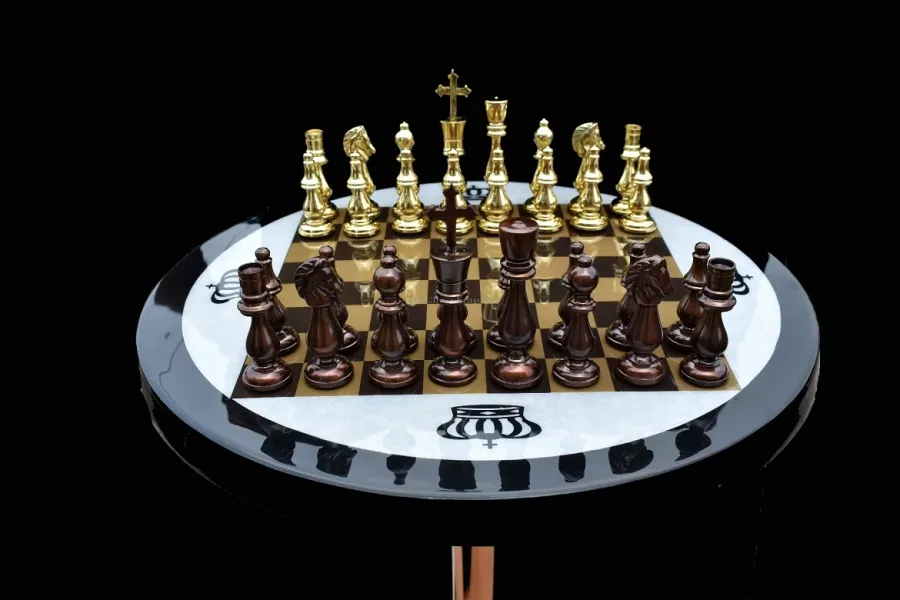 obrazek 12 Luksusowy stół szachowy z mosiężnymi figurami - The Chess Empire