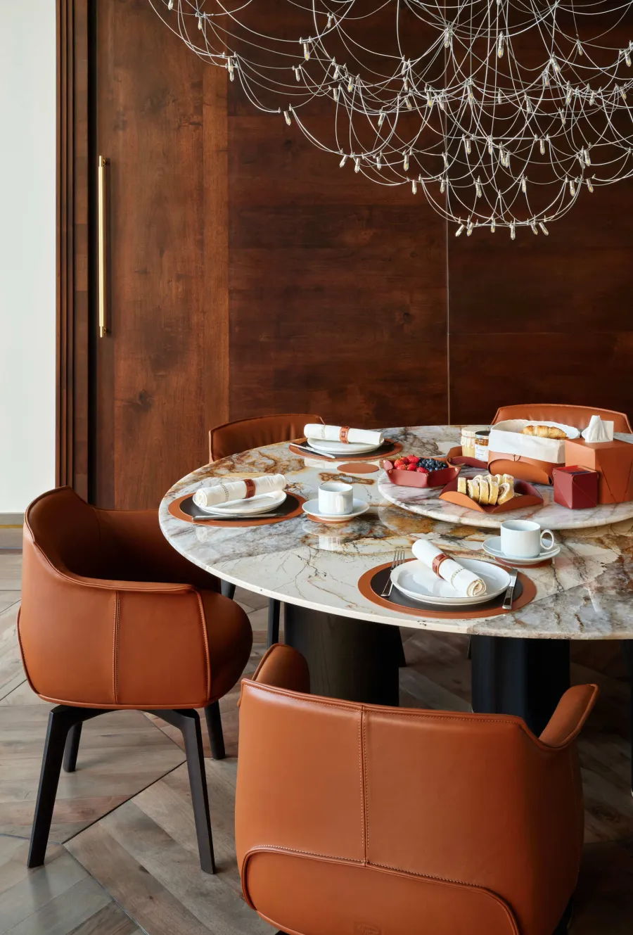 picture 2 A unique tissue box 12x12xH12 cm, light amber