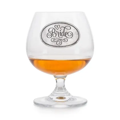 Zdjęcie Spersonalizowany prezent dla panny młodej – kieliszek do brandy z cynowym emblematem