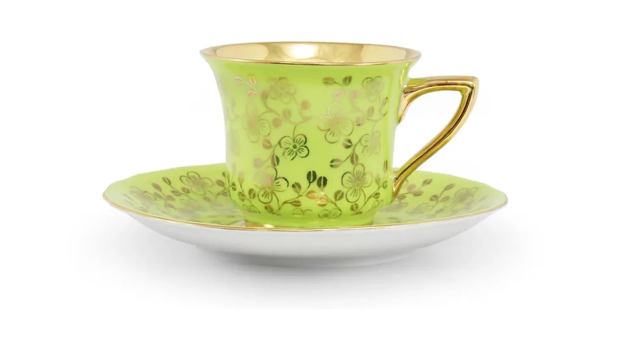 obrazek 1 Porcelanowa filiżanka do kawy Windsor ze spodkiem w kolorze jasnozielonym zdobiona złotym motywem kwiatowym – Leander