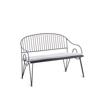 Zdjęcie Piękna stylowa sofa z żelaza do ogrodu i na taras