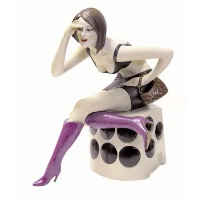 Zdjęcie Porcelanowa kobieta - stylowa figurka do wnętrz