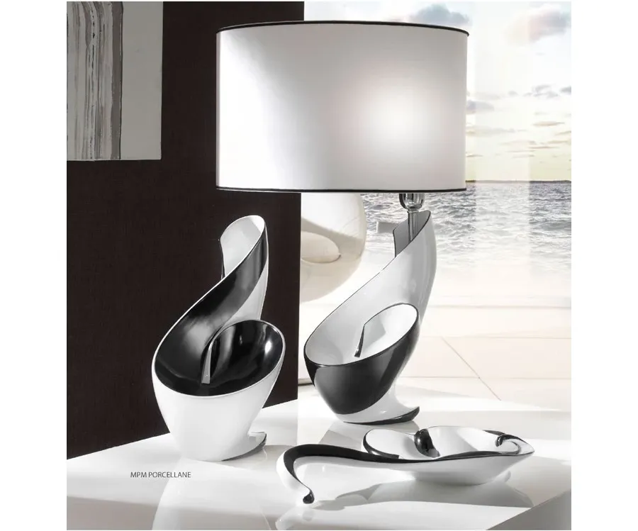 obrazek 1 Porcelanowy wazon w zdobieniu czernią lub srebrem MPM Porcellane